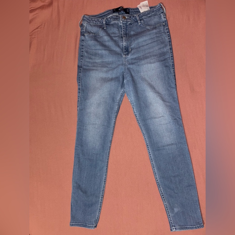 Hollister Women's Light Blue Ultra High Skinny Jeans
Advanced Stretch. - Picture 7 of 10